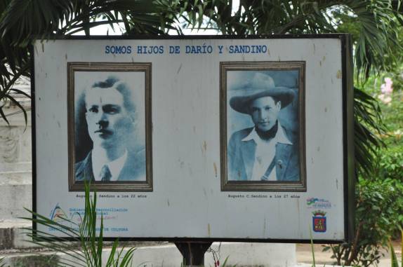 Fotos de duas reverenciadas personagens do país: o poeta Dario e o revolucionário Sandino (em Manágua, capital da Nicarágua)